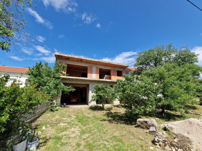 Image No.2-6 Bed House for sale
