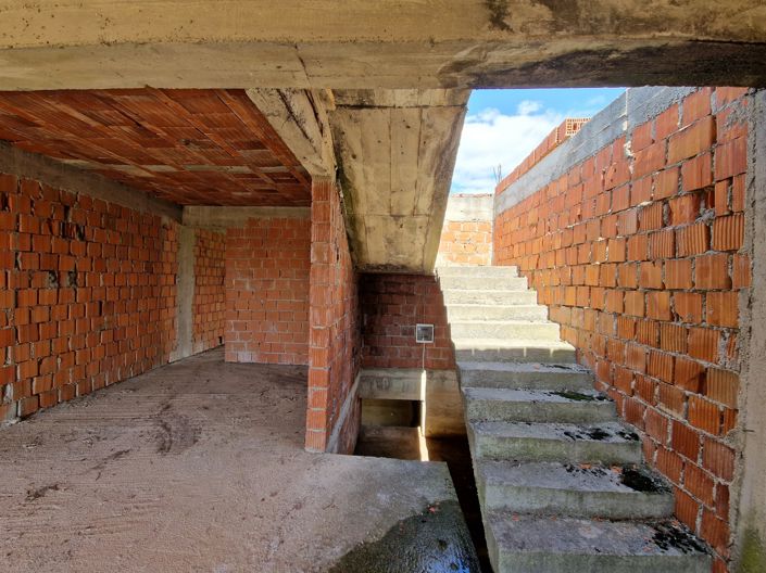 Image No.7-6 Bed House for sale
