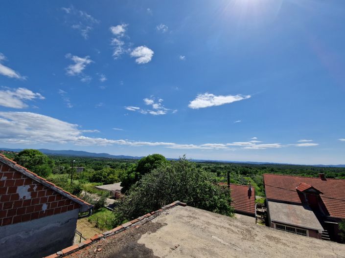 Image No.8-6 Bed House for sale