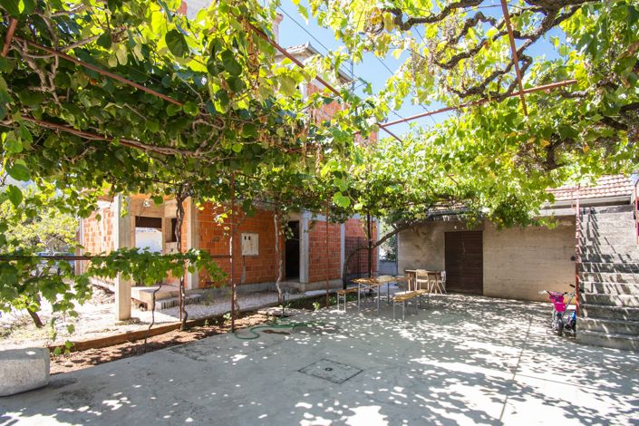 Image No.3-8 Bed House for sale