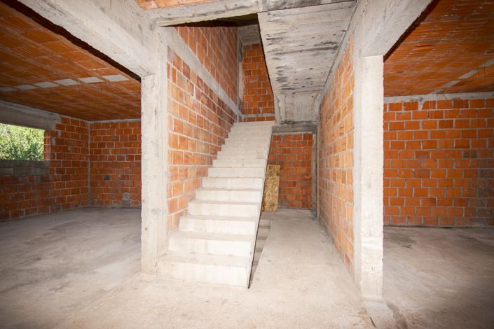 Image No.6-8 Bed House for sale
