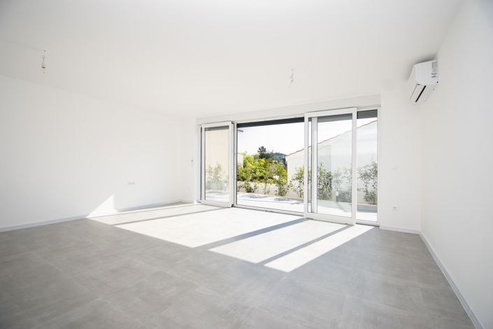 Image No.14-3 Bed Apartment for sale