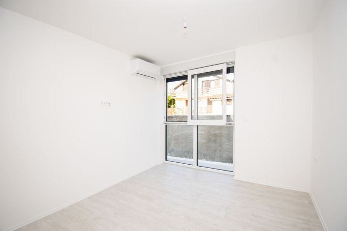 Image No.21-3 Bed Apartment for sale