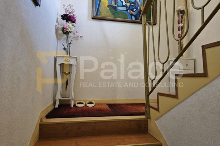 Image No.11-12 Bed House for sale