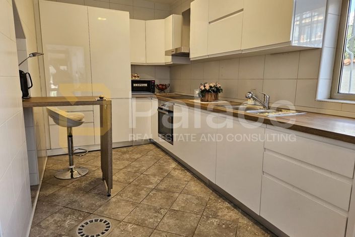 Image No.13-12 Bed House for sale