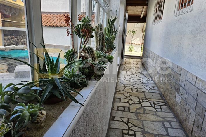 Image No.20-12 Bed House for sale