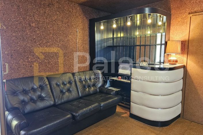 Image No.8-12 Bed House for sale