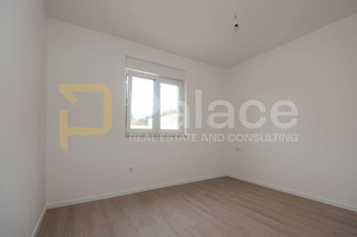 dvosoban-stan-u-prizemlju-zgrade-s-vlastitim-vrtom-vodice_4