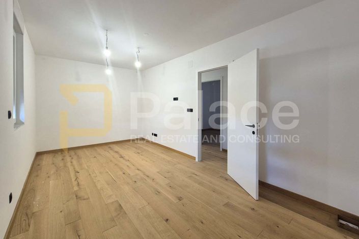 Image No.8-5 Bed Apartment for sale