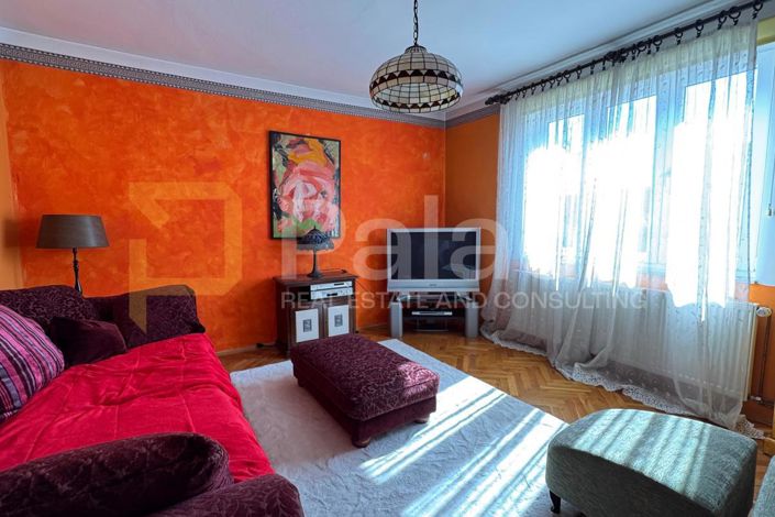 Image No.15-7 Bed House for sale