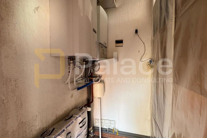 Image No.20-7 Bed House for sale