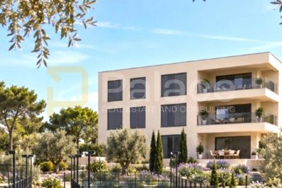trosobni-stan-u-prizemlju-prvi-red-do-mora-142m2-vodice_1