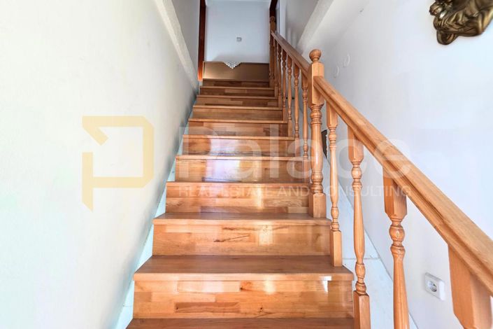 Image No.8-3 Bed House for sale