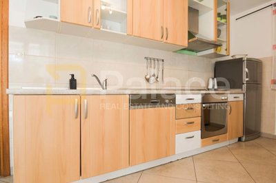 prekrasan-dvosoban-apartman-na-moru-s-vlastitim-vrtom-srima_5