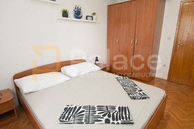 potpuno-namjesten-trosoban-apartman-na-moru-s-parkingom_10