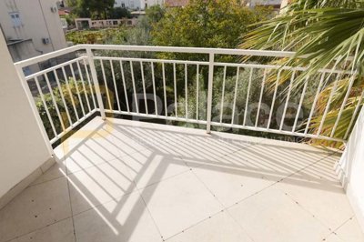potpuno-namjesten-trosoban-apartman-na-moru-s-parkingom_11