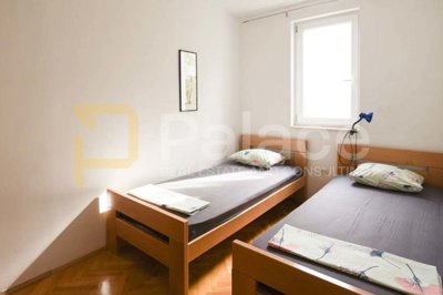 potpuno-namjesten-trosoban-apartman-na-moru-s-parkingom_9