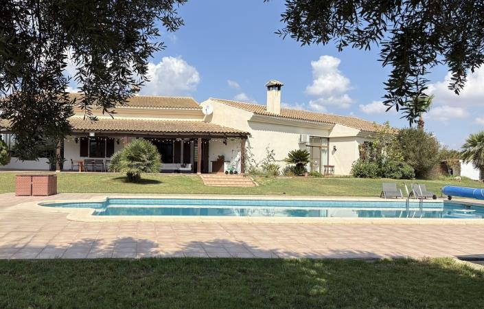 Image No.2-4 Bed Villa / Detached for sale