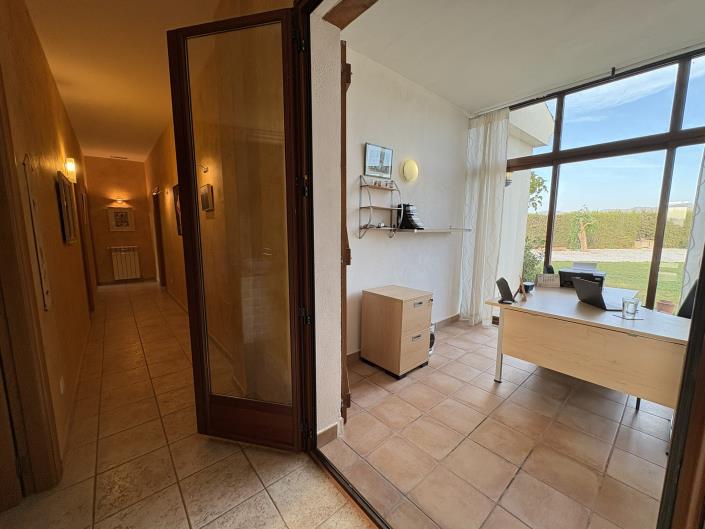 Image No.42-4 Bed Villa / Detached for sale