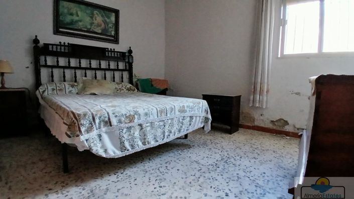 Image No.6-3 Bed Property for sale