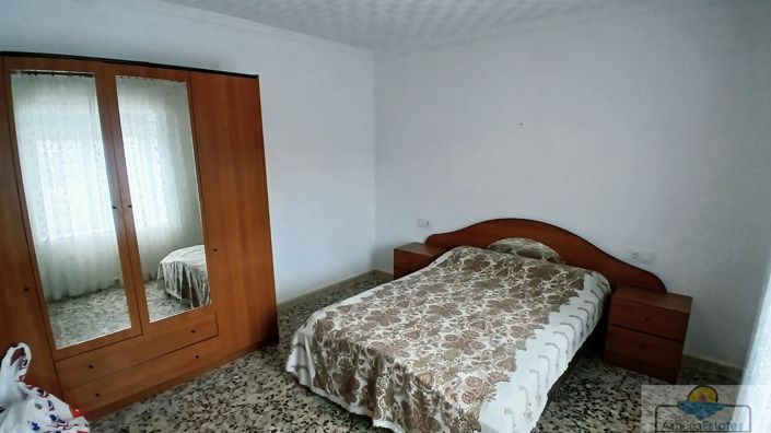 Image No.8-3 Bed Property for sale