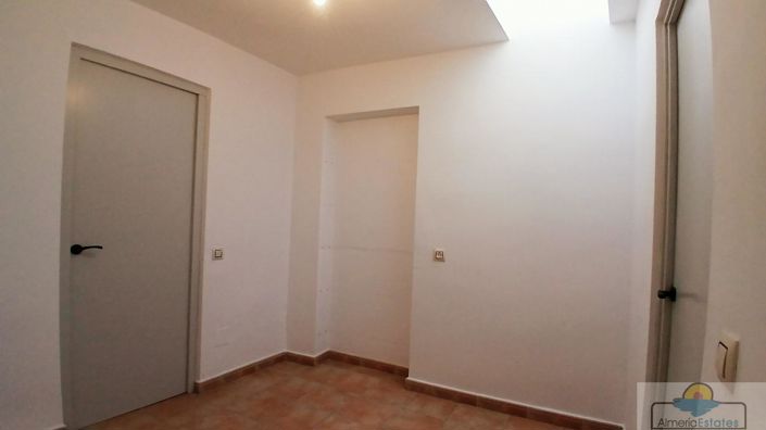 Image No.25-5 Bed Property for sale
