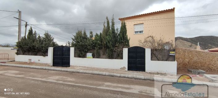 Image No.2-6 Bed Villa for sale