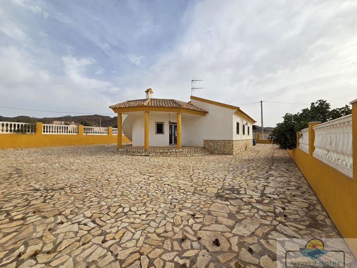 Image No.2-4 Bed Villa for sale
