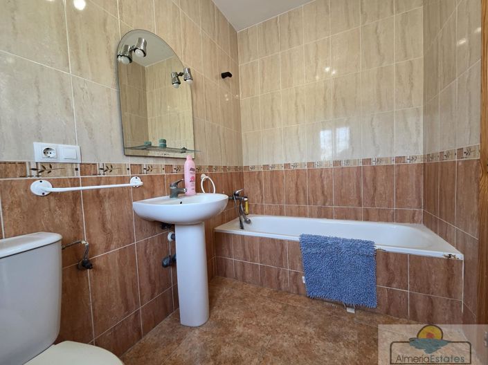 Image No.3-4 Bed Villa for sale