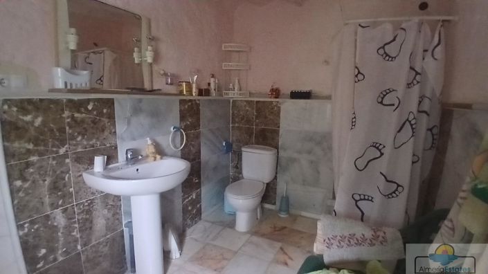 Image No.27-3 Bed Property for sale