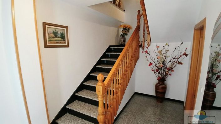 Image No.2-5 Bed Property for sale