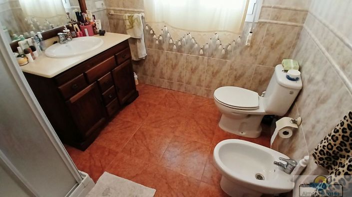 Image No.32-5 Bed Property for sale