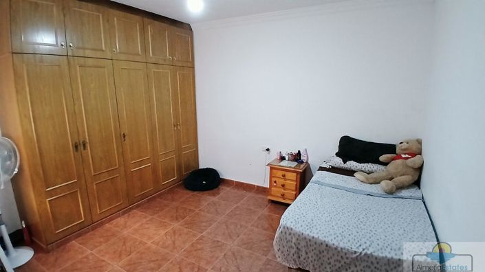 Image No.33-5 Bed Property for sale