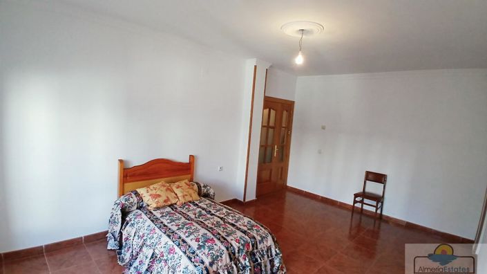 Image No.34-5 Bed Property for sale
