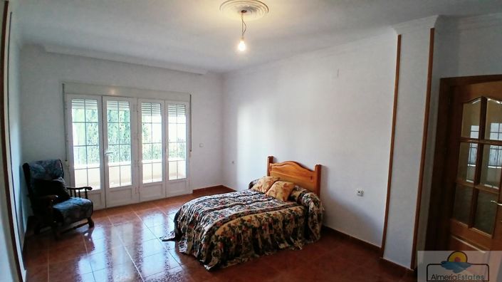 Image No.35-5 Bed Property for sale