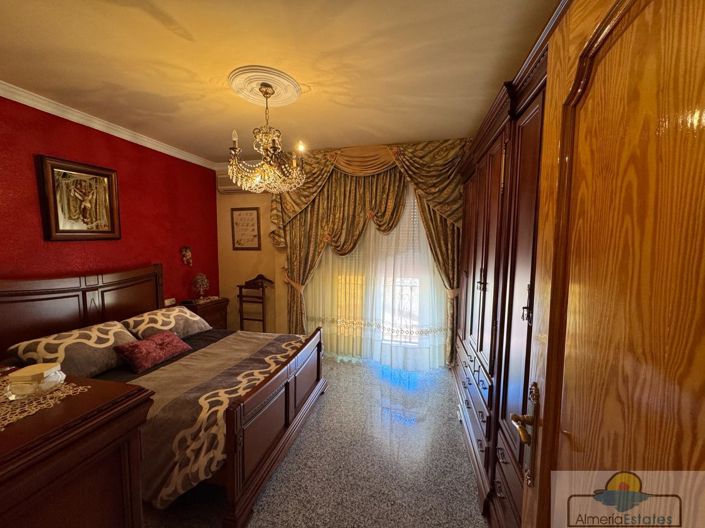 Image No.11-6 Bed Property for sale