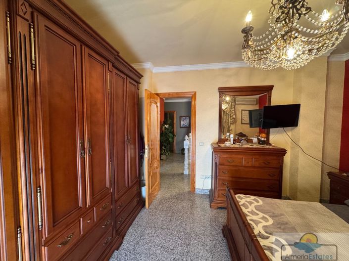 Image No.12-6 Bed Property for sale