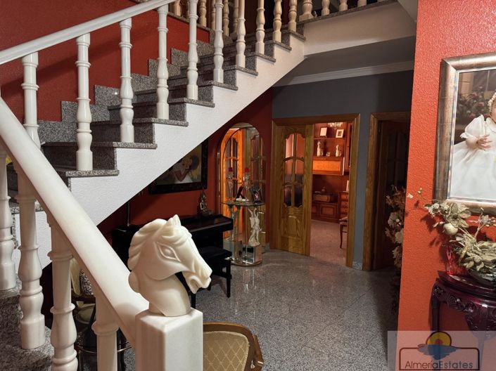 Image No.16-6 Bed Property for sale