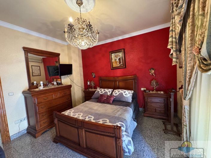 Image No.2-6 Bed Property for sale