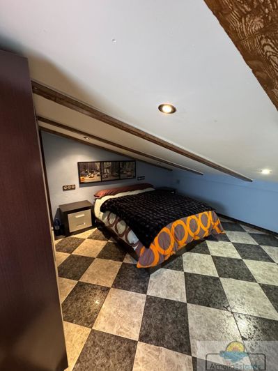 Image No.21-6 Bed Property for sale
