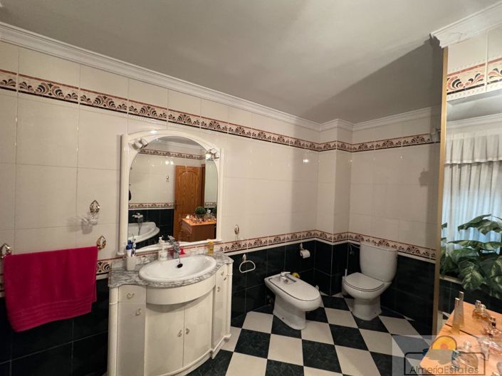 Image No.9-6 Bed Property for sale