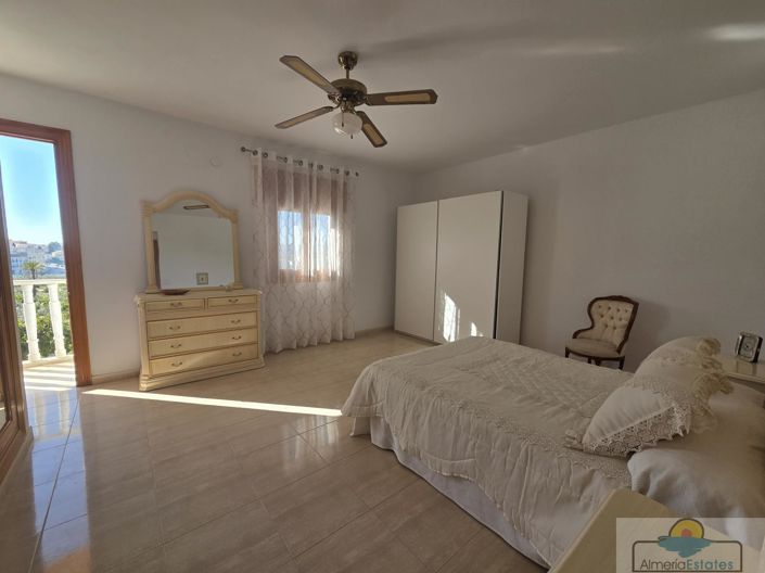 Image No.4-7 Bed Villa for sale