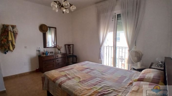Image No.11-4 Bed Property for sale