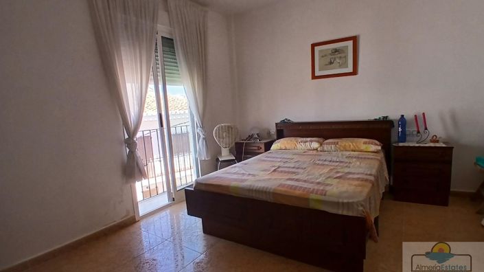 Image No.14-4 Bed Property for sale