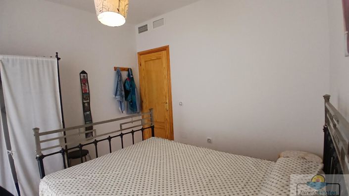 Image No.15-4 Bed Property for sale