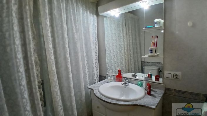 Image No.6-4 Bed Property for sale