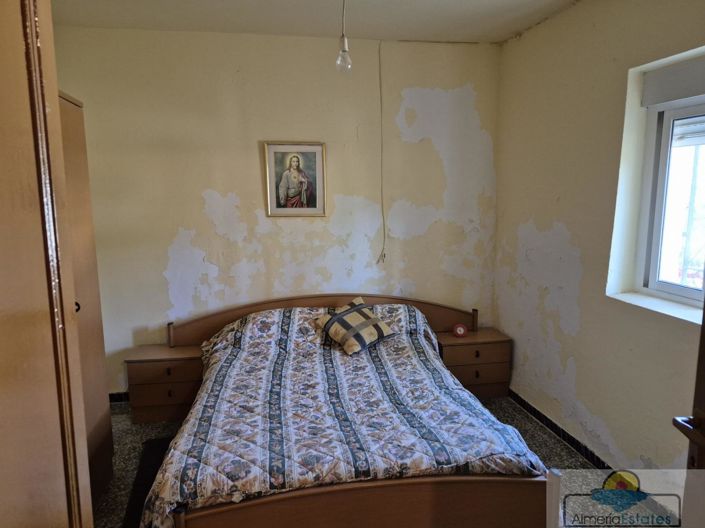 Image No.11-6 Bed Property for sale