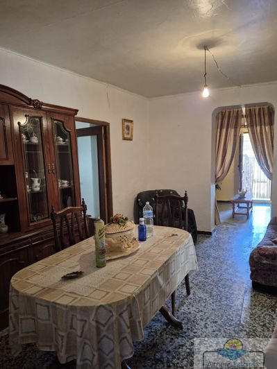 Image No.15-6 Bed Property for sale