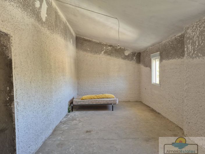 Image No.17-6 Bed Property for sale