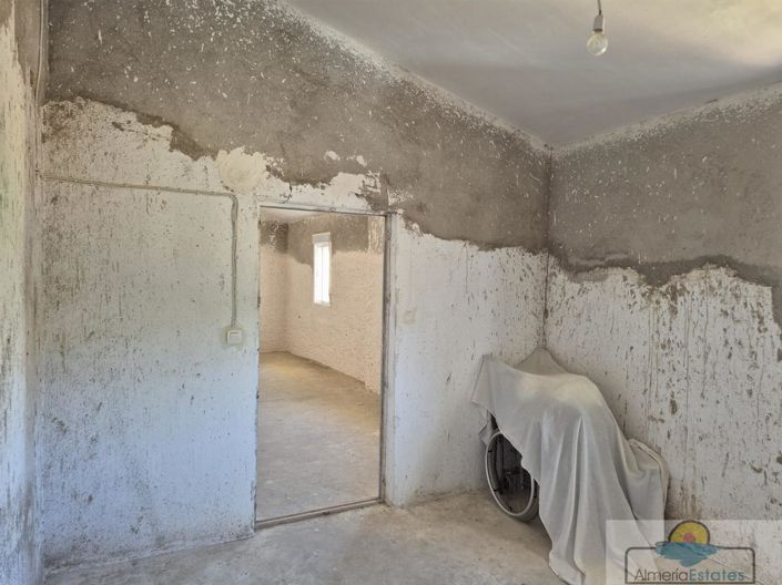 Image No.19-6 Bed Property for sale